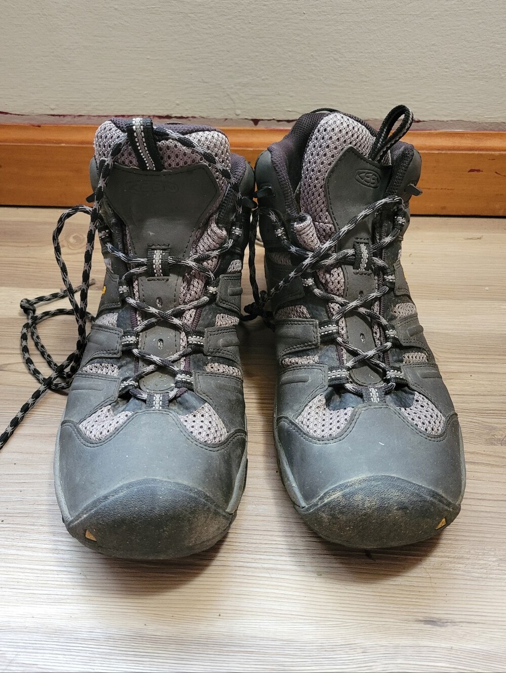 Keen Waterproof Hiking Boots - Picture 3 of 8